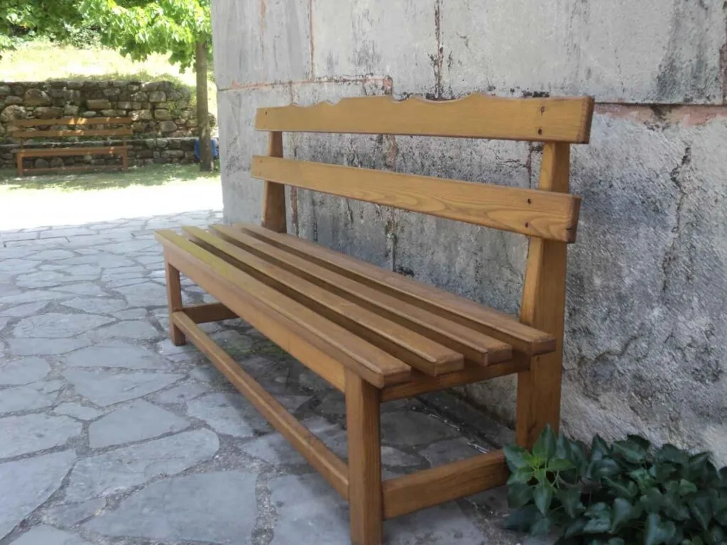 «Πέθανε» ενώ καθόταν σε «παγκάκι πλατείας»!