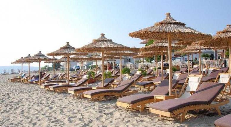 «Μάστιγα» η αισχροκέρδεια στα ελληνικά νησιά – Απίστευτο ποσό για μια ξαπλώστρα