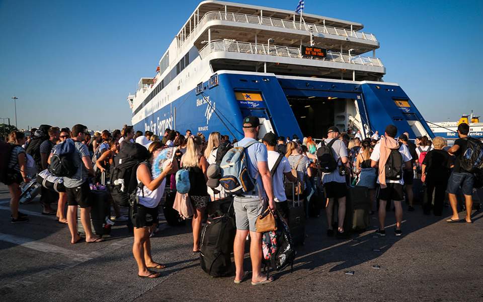 «Διακοπές για λίγους» – Πόσο κοστίζει στους «Έλληνες» να κάνουν διακοπές στην «Ελλάδα»;
