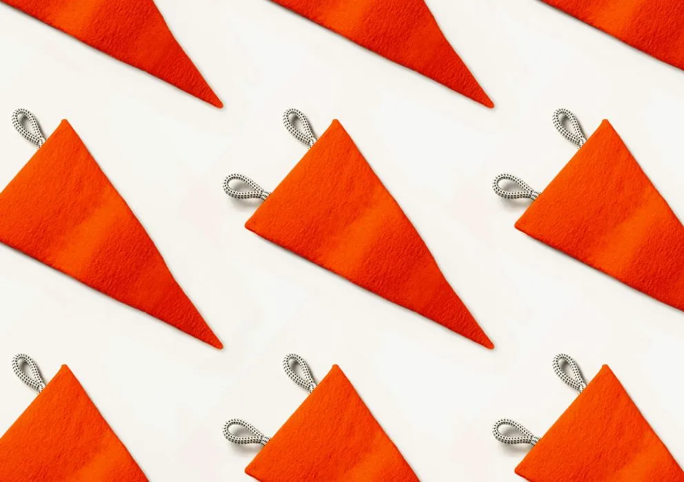 Red flags που προσπερνάμε… και μετά αναρωτιόμαστε «μα πώς φτάσαμε ως εδώ;»