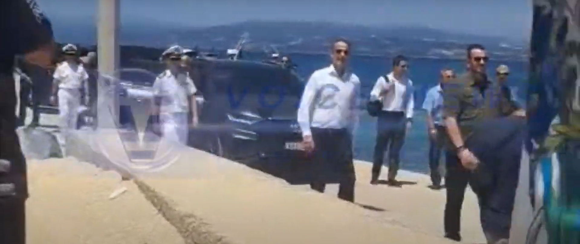 ΔΕΙΤΕ ΤΟ ΜΕΧΡΙ ΤΟ ΤΕΛΟΣ! ΑΠΙΣΤΕΥΤΗ ΑΤΑΚΑ ΠΙΤΣΙΡΙΚΑ ΣΤΟΝ ΜΗΤΣΟΤΑΚΗ ΠΟΥ ΤΟΥ ΖΗΤΗΣΕ ΤΟ ΚΙΝΗΤΟ ΓΙΑ ΣΕΛΦΙ!
