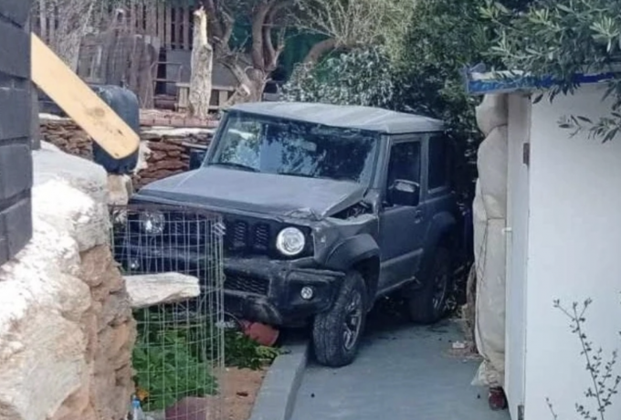Τήνος: Τζιπ έπεσε μέσα σε σπίτι!