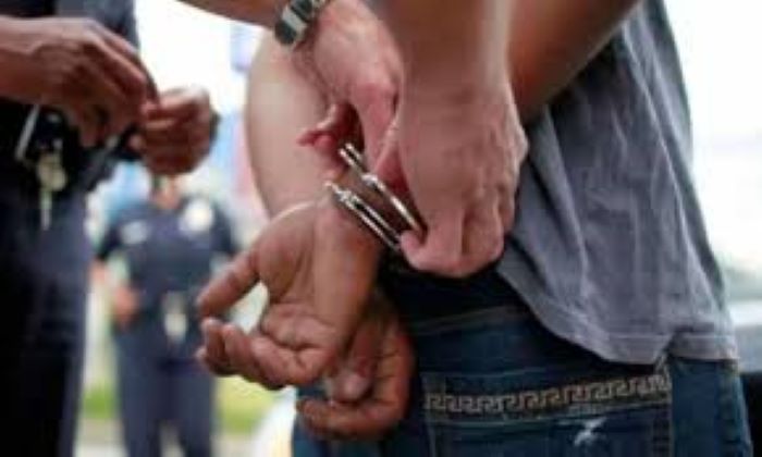 Αλλοδαποί «εμπορεύονταν» παρανόμως αμπούλες με «αέριο γέλιου»! – Τρεις «συλλήψεις»