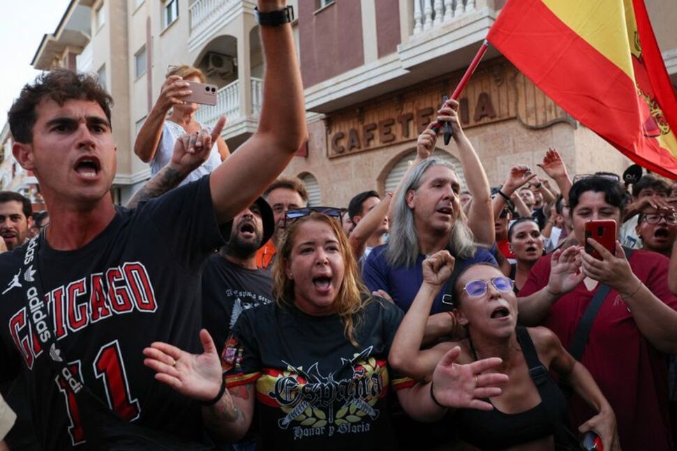 Η Ισπανία αυστηροποιεί τον έλεγχο των «ακροδεξιών ομάδων» μετά τις συγκρούσεις