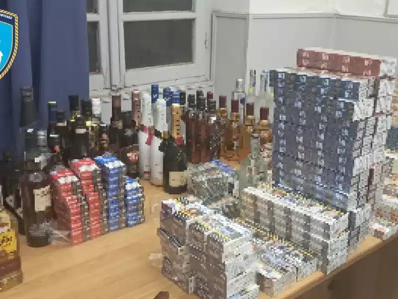 Αλβανοί λαθρέμποροι έφτασαν με πλοίο στον Πειραιά – Δείτε τι κατασχέθηκε
