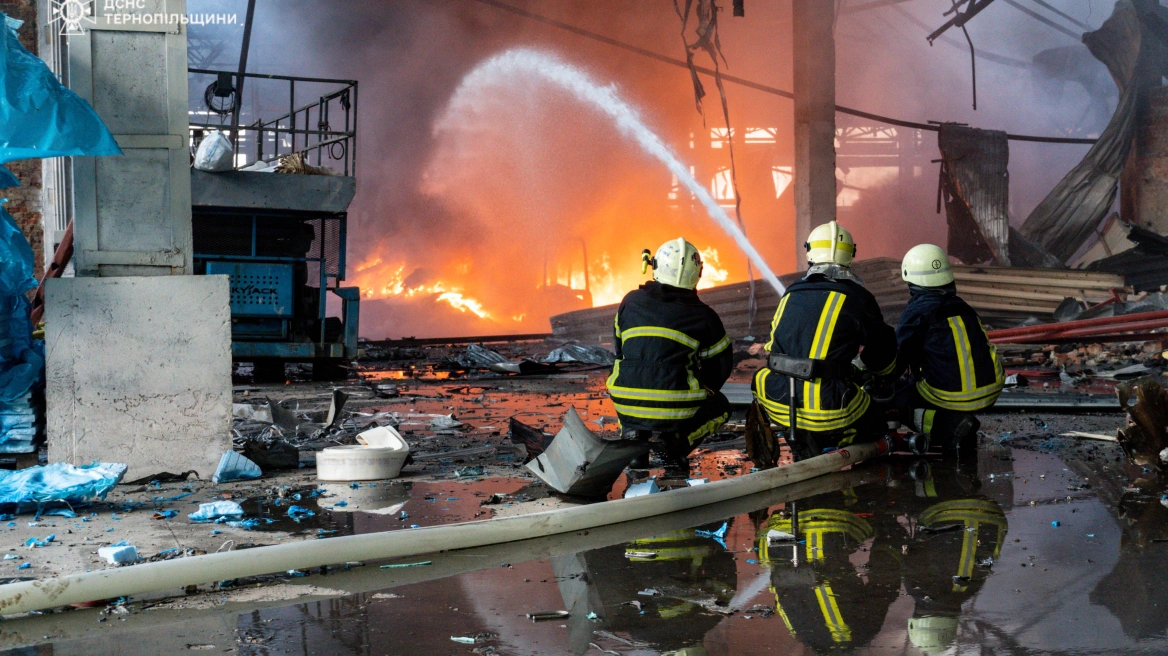 Κίεβο: Τουλάχιστον 4 νεκροί και 10 τραυματίες – Ζελένσκι καταγγέλλει 500 ρωσικά drones!