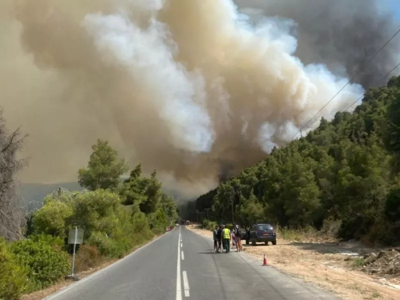 Χαλκιδική: «Απαγόρευση κυκλοφορίας» λόγω υψηλού κινδύνου πυρκαγιάς – Δείτε τις περιοχές