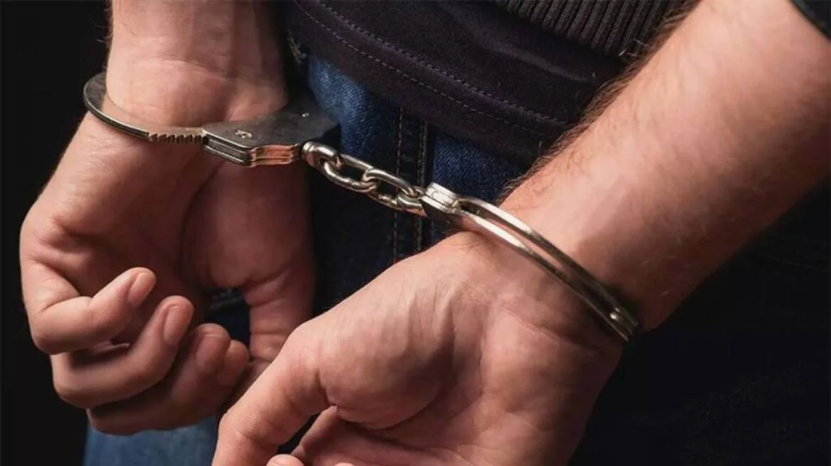 Κρήτη: «Συνελήφθη» 65χρονος που καλλιεργούσε κάνναβη στο σπίτι του – Τί βρέθηκε στην κατοχή του