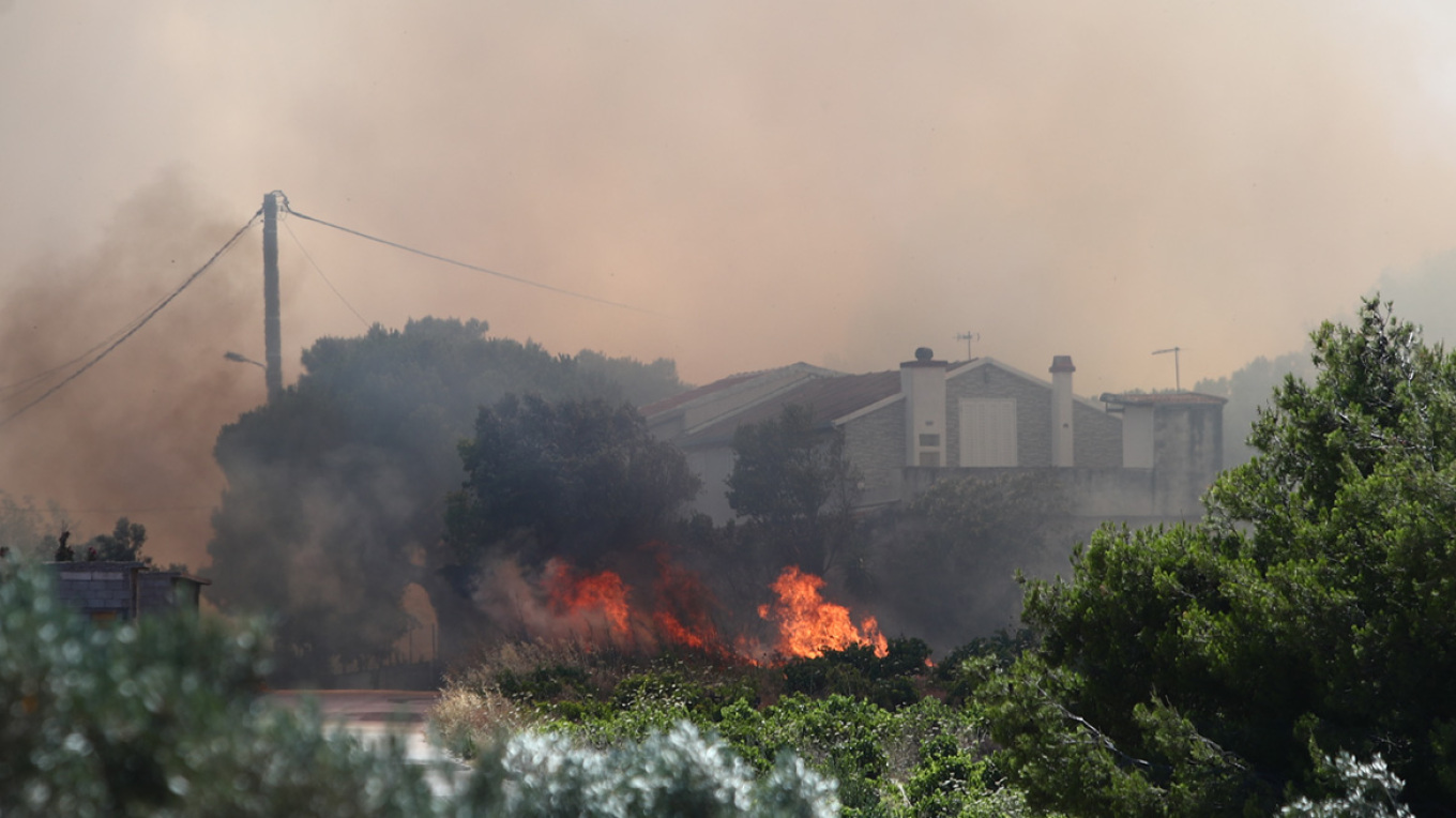 «ΜΕΓΑΛΗ» ΠΥΡΚΑΓΙΑ στη Ραφήνα – Μήνυμα του 112 για «ΕΚΚΕΝΩΣΕΙΣ»