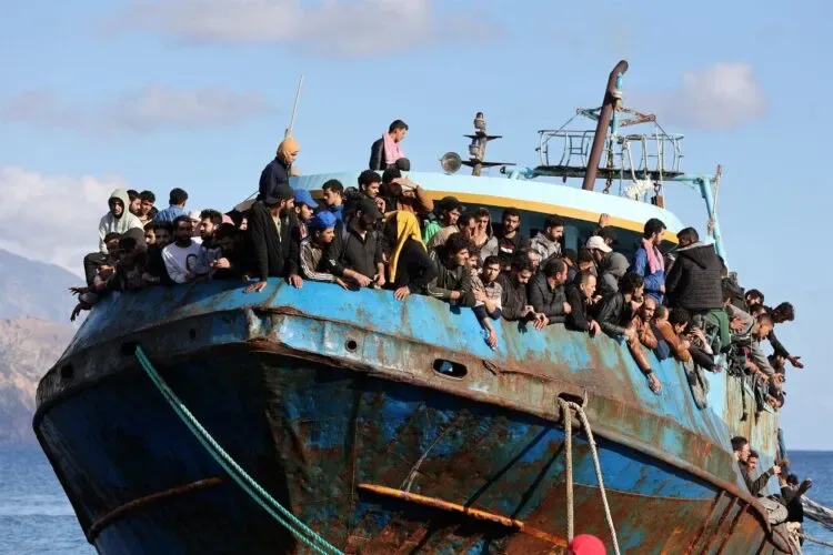 Μπάτε σκύλοι αλέστε – Νέα διάσωση 52 λαθρομεταναστών ανοιχτά των Κυθήρων