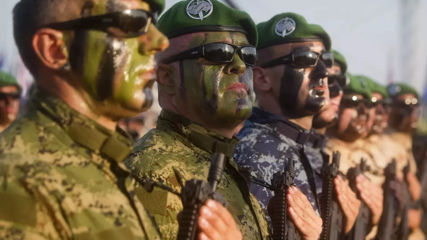 Είναι η στρατιωτική παρέλαση του Ζάγκρεμπ αντανάκλαση μιας νέας «βαλκανικής κούρσας εξοπλισμών»;