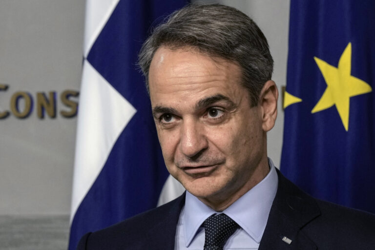 Ο Πρωθυπουργός «ΝΕΚΡΟΘΑΦΤΗΣ» της Δημοκρατίας στην Ελλάδα…!!!