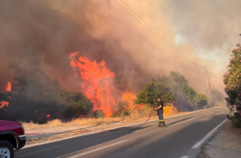 Φωτιά τώρα στην Λυχναφτιά Τήνου