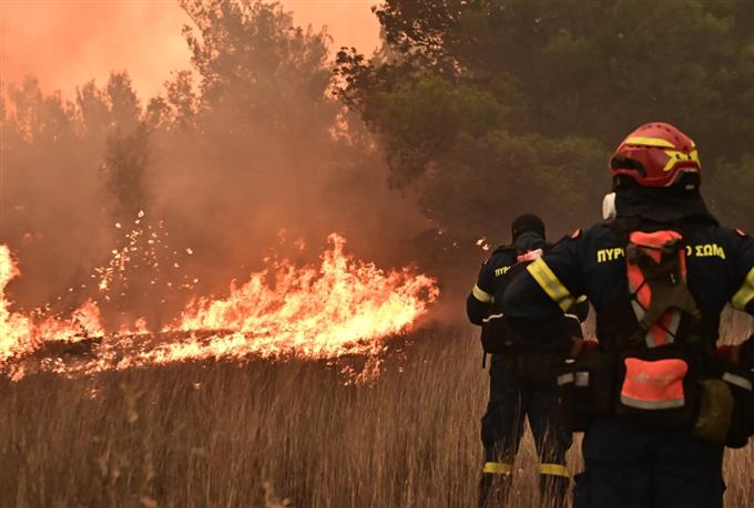 ΦΩΤΙΑ σε «δύσβατη» περιοχή στο Ηράκλειο