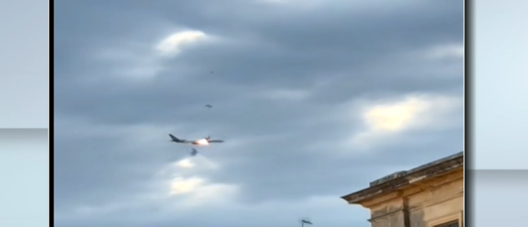 Τρόμος στην Κέρκυρα – Boeing τυλίχθηκε στις φλόγες αμέσως μετά την απογείωση! (ΒΙΝΤΕΟ)
