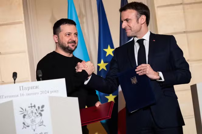 Μακρόν: Μόνο ο Ζελένσκι μπορεί να διαπραγματευτεί συμφωνία για το έδαφος της Ουκρανίας