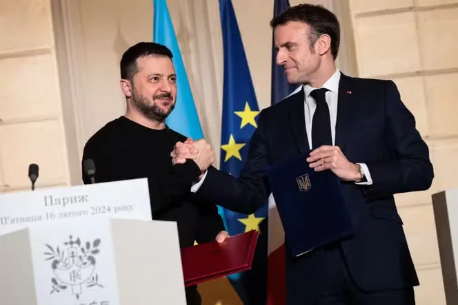 Μακρόν: Μόνο ο Ζελένσκι μπορεί να διαπραγματευτεί συμφωνία για το έδαφος της Ουκρανίας