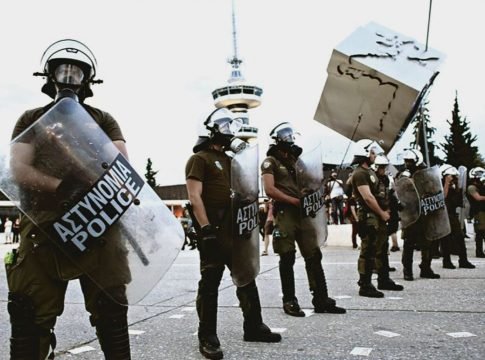 Χιλιάδες εργαζόμενοι επιστρέφουν με ντουντούκες – Το πρώτο μεγάλο συλλαλητήριο μετά τις διακοπές
