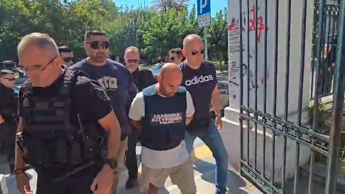 Βόλος: Εφτασε στον εισαγγελέα ο 40χρονος γυναικοκτόνος [ΒΙΝΤΕΟ]