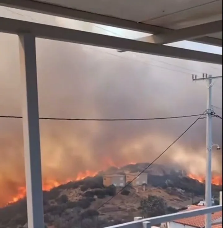 Πύρινη κόλαση στην Κερατέα – Συνεχής ενημέρωση [ΒΙΝΤΕΟ-ΦΩΤΟ]