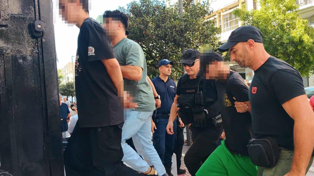 «Πίναμε, καπνίζαμε και βάλαμε φωτιά» – Όσα είπε ο 19χρονος στους αστυνομικούς