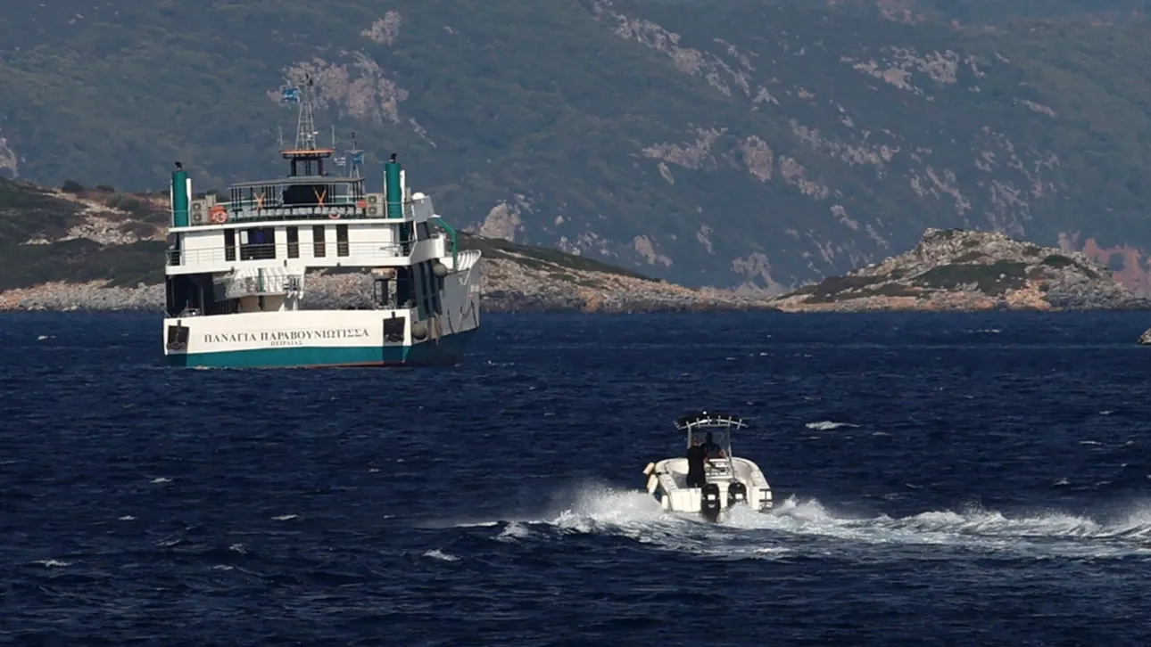 Νέα Στύρα – Υπό κράτηση ο καπετάνιος του φέρι μποτ που προσάραξε σε ξέρα – Σε εξέλιξη η αποκόλληση