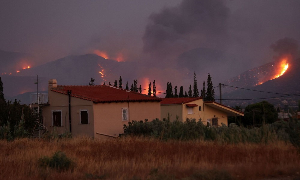 Ελεύθεροι οι 2 υπάλληλοι του ΔΕΔΔΗΕ για τη φωτιά στην Κερατέα