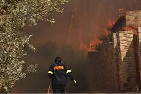 Πυρκαγιά στην Κερατέα – Γκαζάκι και νέες ύποπτες κινήσεις πριν τη φωτιά στην Κερατέα