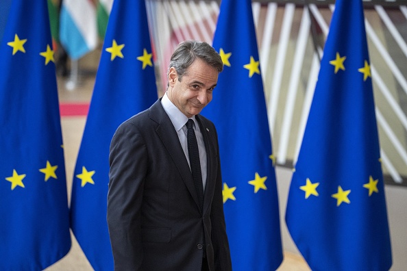 Βρυξέλλες προς Αθήνα: «Συμμορφωθείτε τώρα ή πληρώστε ακριβά» – Η αλήθεια πίσω από το παραμύθι της κυβέρνησης για τον ΦΠΑ