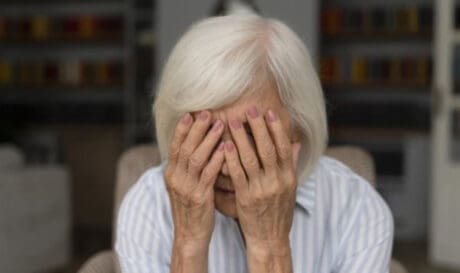 Τραυμάτισαν ηλικιωμένη για να της «αρπάξουν» αλυσίδα με σταυρό – Στο νοσοκομείο το θύμα