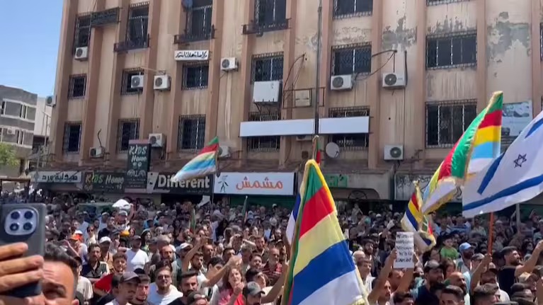 Μαζική διαδήλωση για την «αυτοδιάθεση» των Δρούζων – Ποιο είναι το μέλλον της Συρίας;