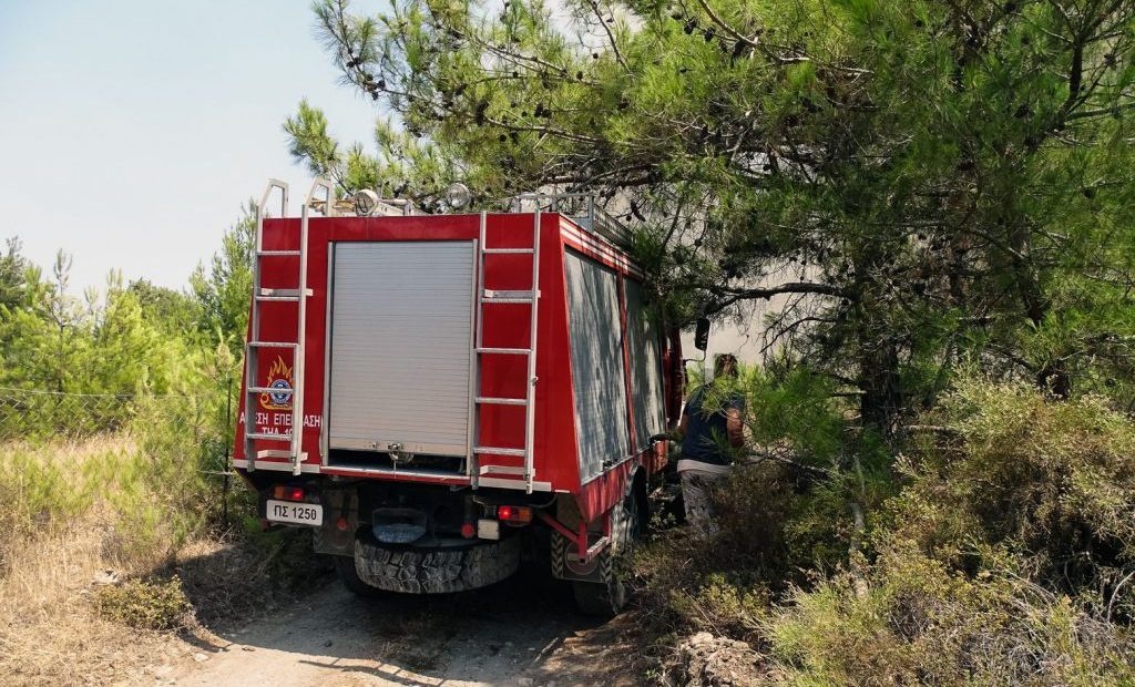 Φωτιά τώρα στην Αχαΐα – Επιχειρούν και εναέρια μέσα