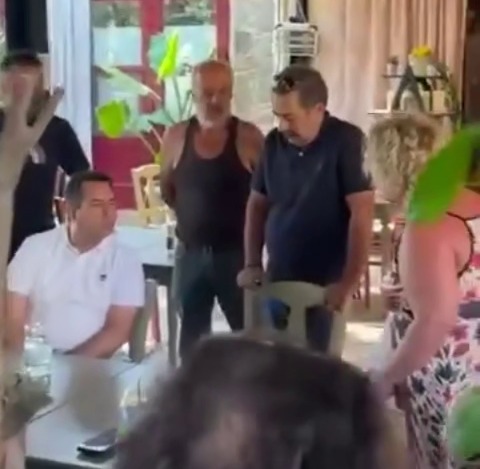 «Θερμή» υποδοχή Μηταράκη στη Χίο μετά από τις φωτιές! [ΔΕΙΤΕ ΒΙΝΤΕΟ]