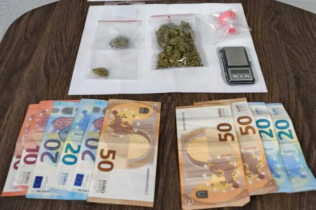 Συλλήψεις στην Ημαθία – Βρέθηκαν ναρκωτικά σε διαμέρισμα