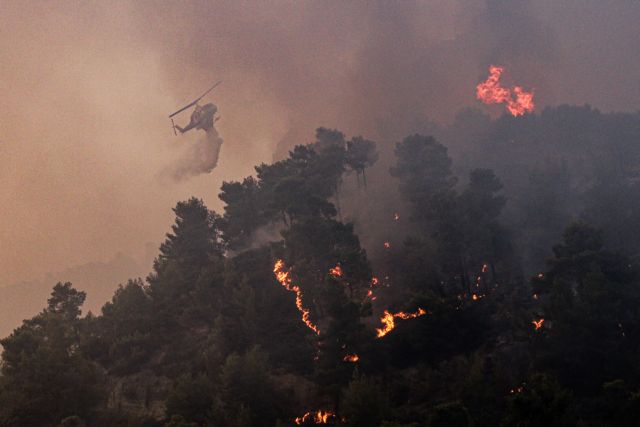 ΟΙ ΦΛΟΓΕΣ «ΚΑΤΑΠΙΝΟΥΝ» ΤΗ ΧΩΡΑ – «ΣΚΛΗΡΕΣ ΜΑΧΕΣ» ΣΕ 109 ΠΥΡΙΝΑ ΜΕΤΩΠΑ