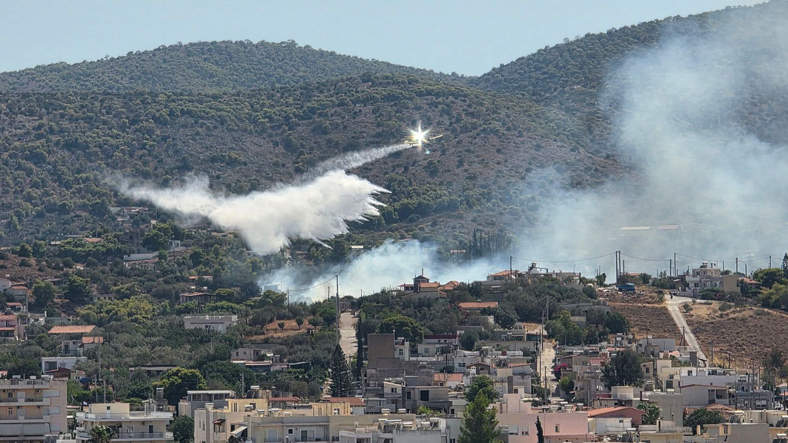 Φωτιά στη Σαλαμίνα