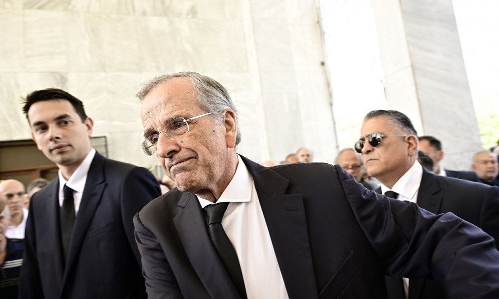 Απέραντη θλίψη στο τελευταίο «αντίο» προς την Λένα Σαμαρά