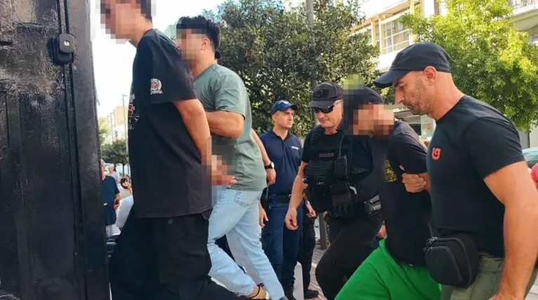 Φωτιά στην Αχαΐα – Προθεσμία για την «απολογία» τους πήραν 2 από τους 3 συλληφθέντες για εμπρησμό – Τι υποστήριξαν