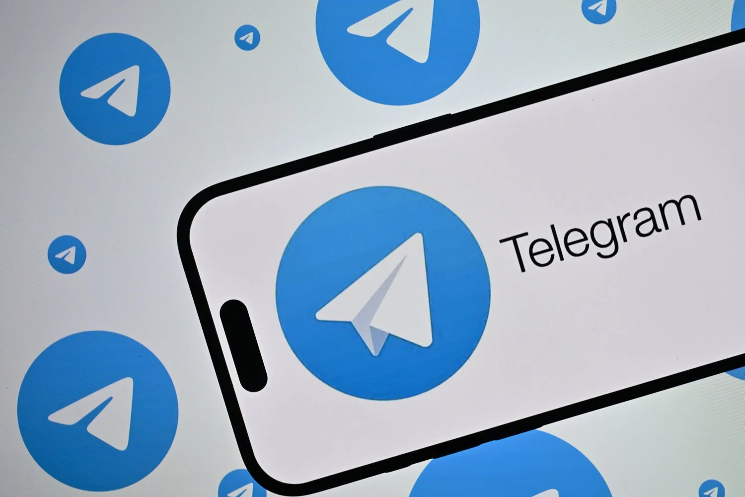 Ρωσία: Επιβάλλει «περιορισμούς» σε Telegram και WhatsApp