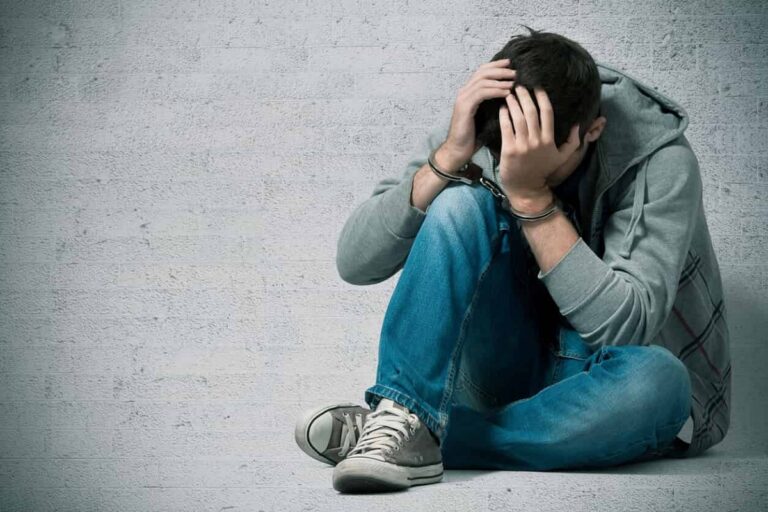 «Ανατριχιαστική» κατάθεση μαθητή για τον γυμνασιάρχη που κατηγορείται για βιασμό και πορνογραφία ανηλίκων