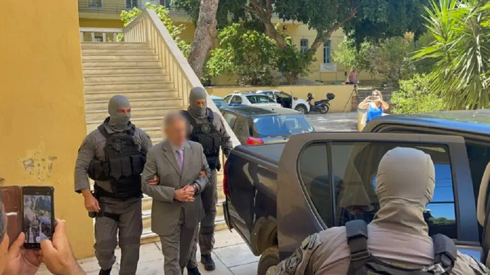 Σοκ και φρίκη στα Χανιά – Ο παιδίατρος ζήτησε προθεσμία ενώ οι καταγγελίες πληθαίνουν! [ΒΙΝΤΕΟ-ΦΩΤΟ]