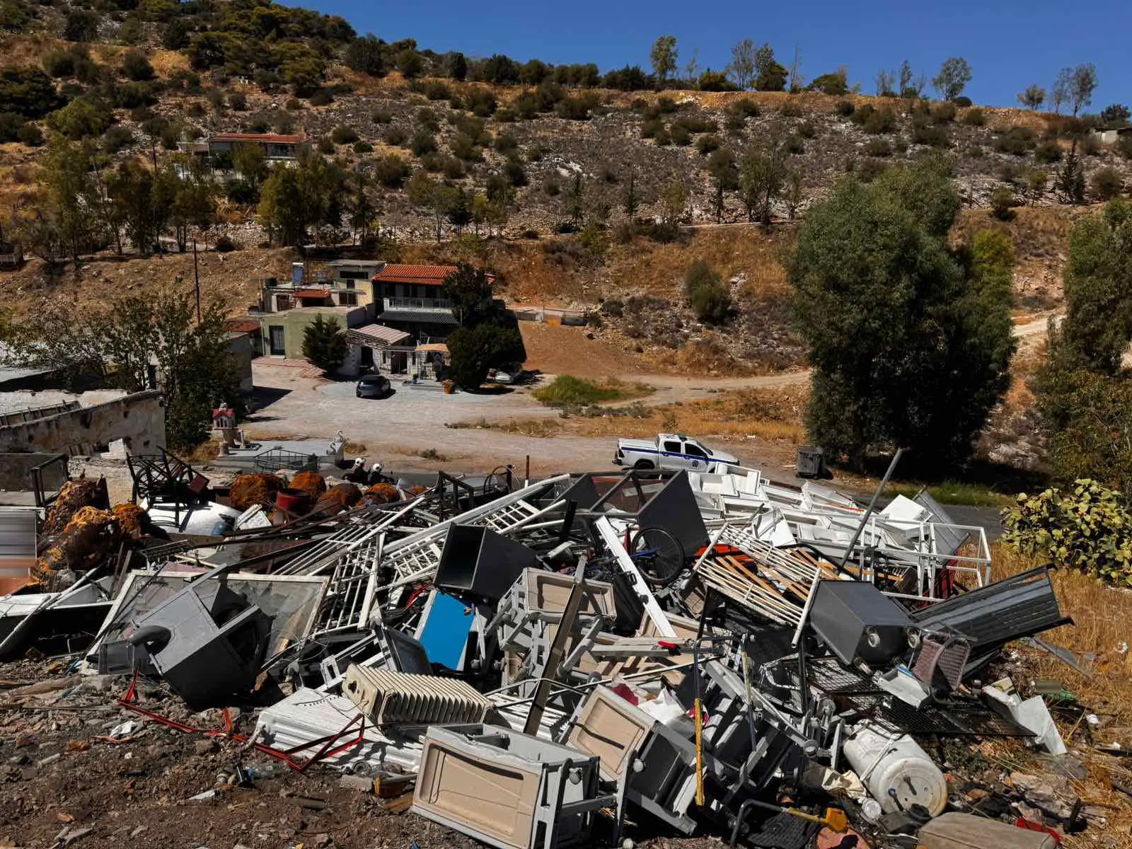 Ασυνείδητοι έριχναν στερεά απόβλητα στο λόφο του Κορυδαλλού – «Δράστες» 23χρονος και 24χρονος