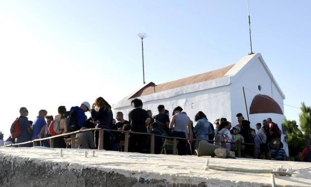 Πίστη και συγκίνηση στον Ψηλορείτη: Εκατοντάδες πιστοί στο εκκλησάκι του Τιμίου Σταυρού [ΦΩΤΟ]
