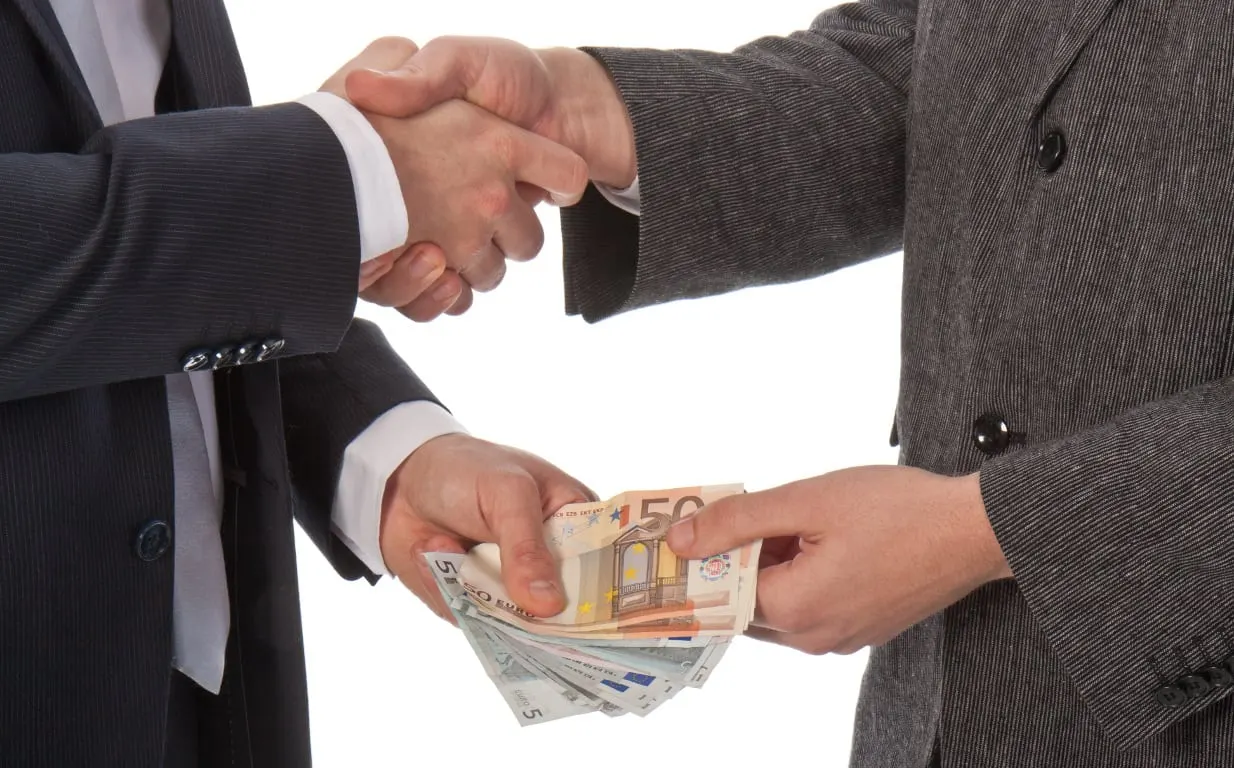Εφοριακός συνελήφθη για «φακελάκι»