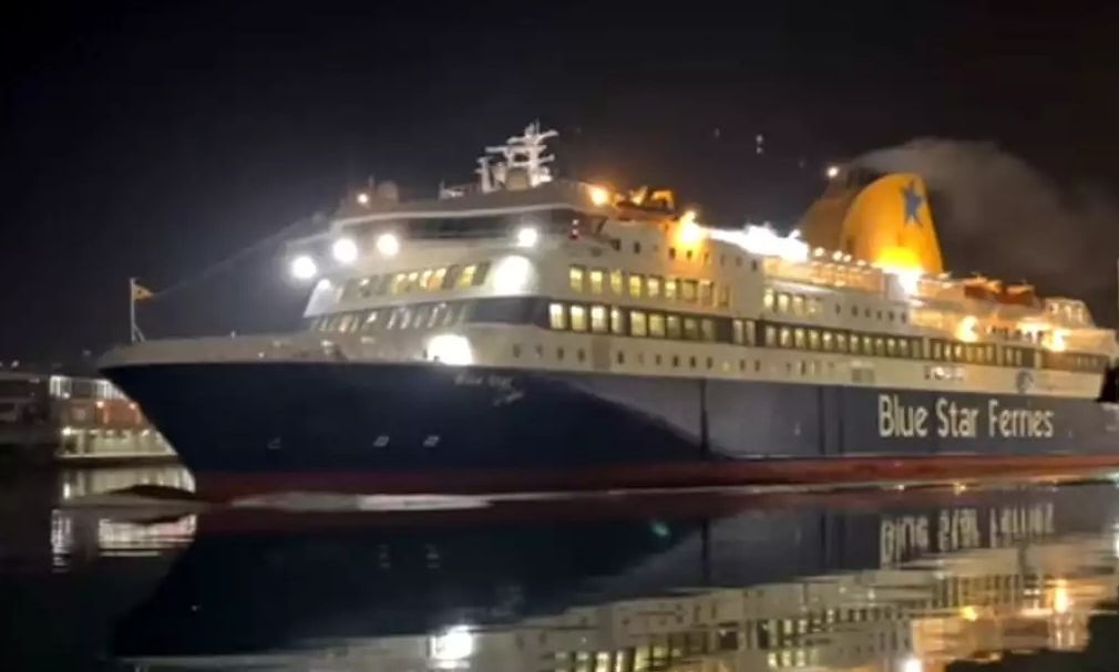 Blue Star Δήλος: Πλέει προς το λιμάνι της Σύρου λόγω άρρωστου νεαρού επιβάτη