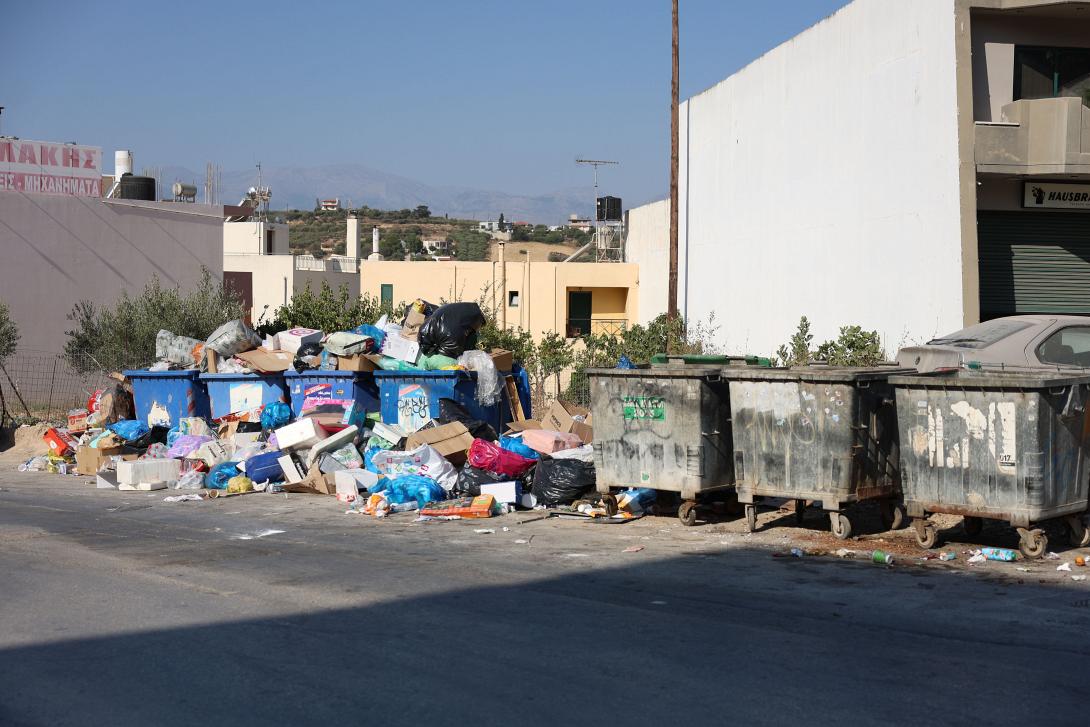 Τα σκουπίδια «πνίγουν» το Ηράκλειο – Να κηρυχθεί η πόλη σε «κατάσταση έκτακτης ανάγκης» ζητούν οι εργαζόμενοι στην καθαριότητα