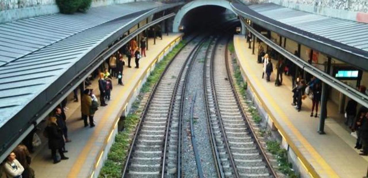 Συρμός του Ηλεκτρικού σταμάτησε στο Μοναστηράκι λόγω… έντονης μυρωδιάς!