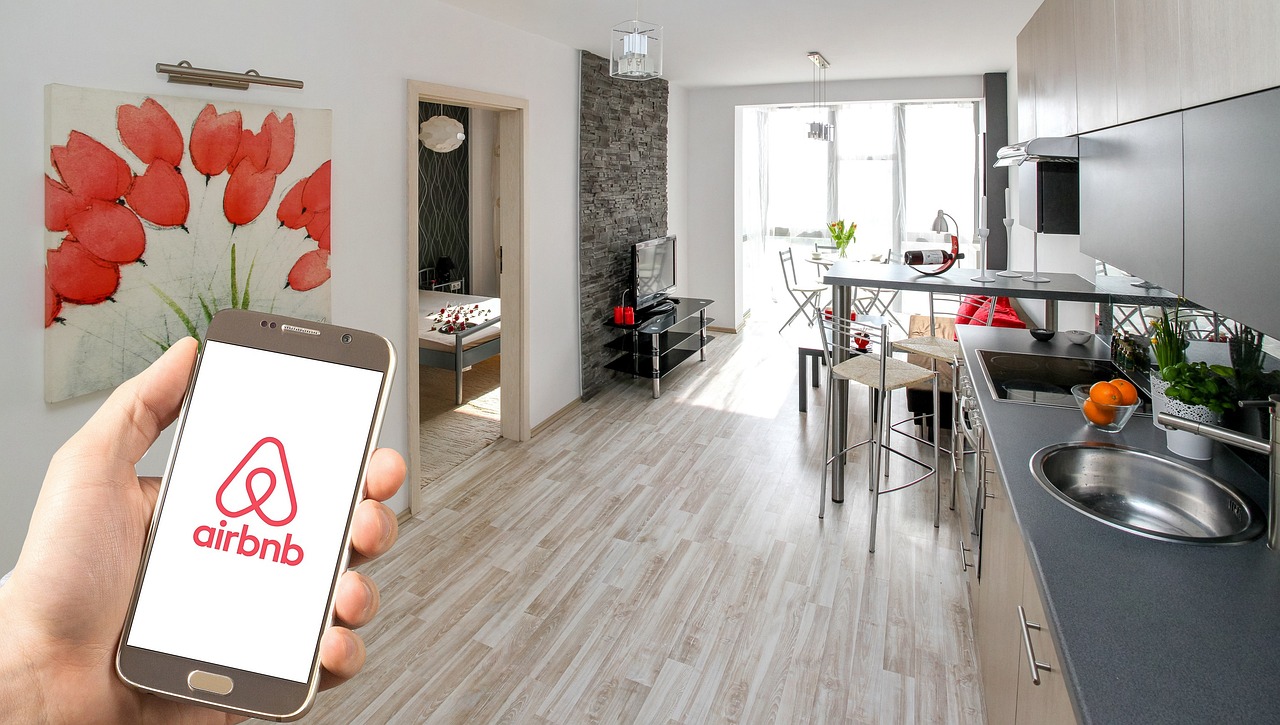 Airbnb: Νέοι «όροι» από 1η Οκτωβρίου – Όλες οι αλλαγές