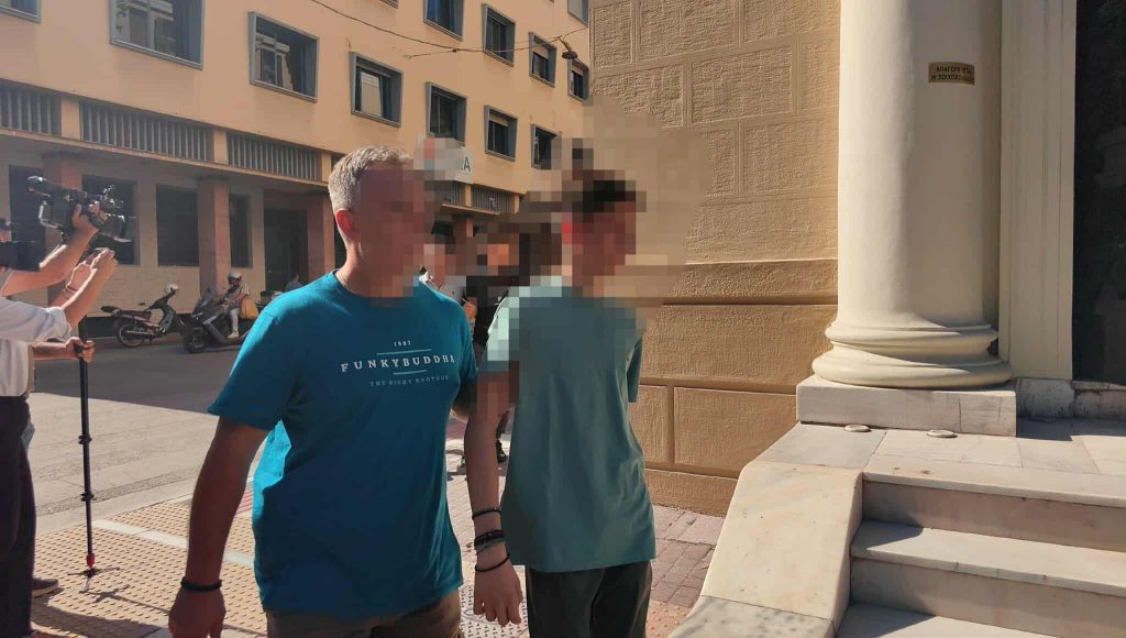Σοκ στην Πάτρα: Τρεις ανήλικοι ξυλοκόπησαν 15χρονο – Αφέθηκαν ελεύθεροι υπό όρους
