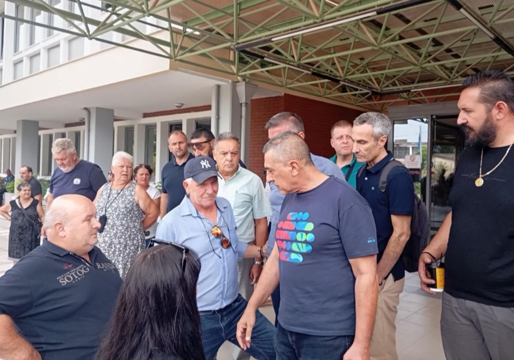 Προτιμούν να τα θανατώνουν παρά να τα εμβολιάσουν. Δεν Θέλουν την κτηνοτροφία στην Ελλαδα